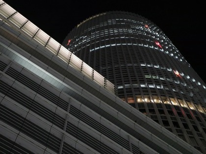 下から見た名古屋駅