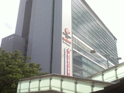 新横浜駅前