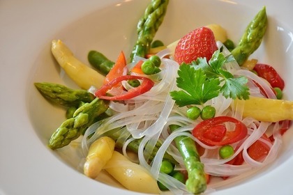 色とりどりの野菜で和えた春雨サラダ