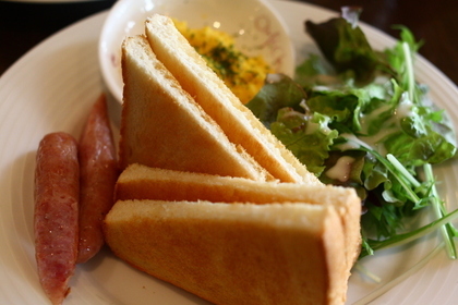 カフェの朝食