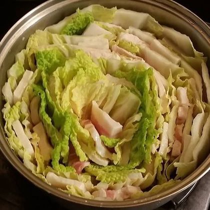 煮られる前の豚バラ白菜