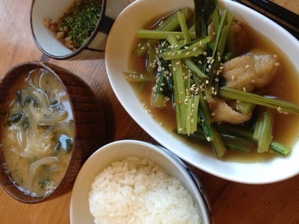 食卓にだされた青菜の煮浸し