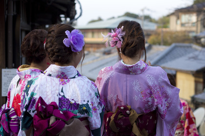 3人の浴衣女性