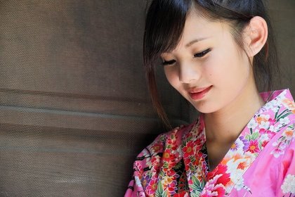 小花柄浴衣の女性